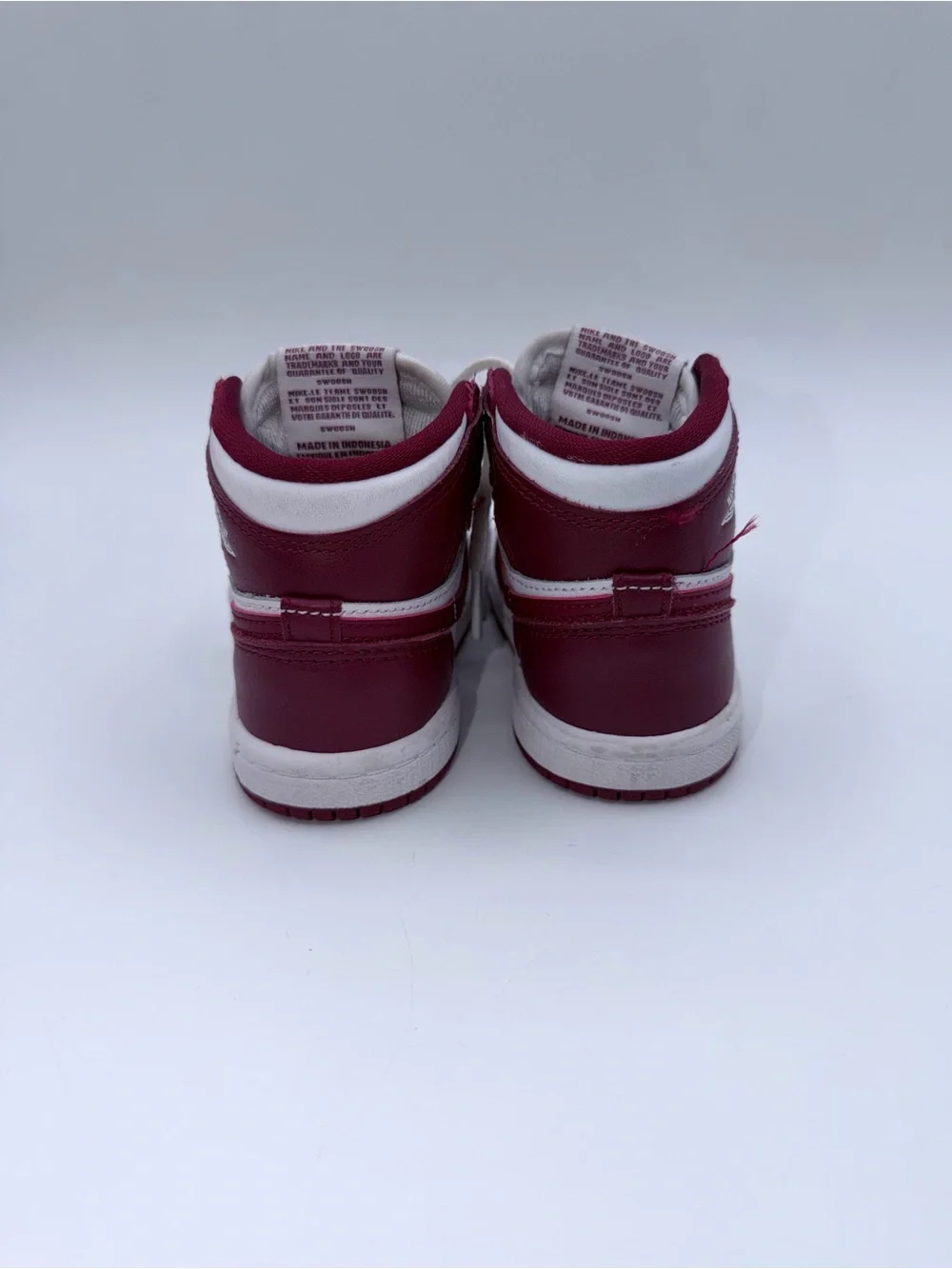 Nike Air Jordan 1 Retro High OG - Size 5.5